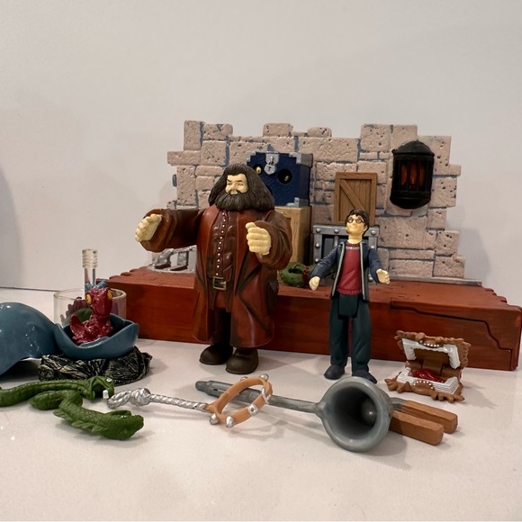 Harry Potter Magical Creatures Playset with Hagrid & Harry Action Figures 2003 - Picture 1 of 8